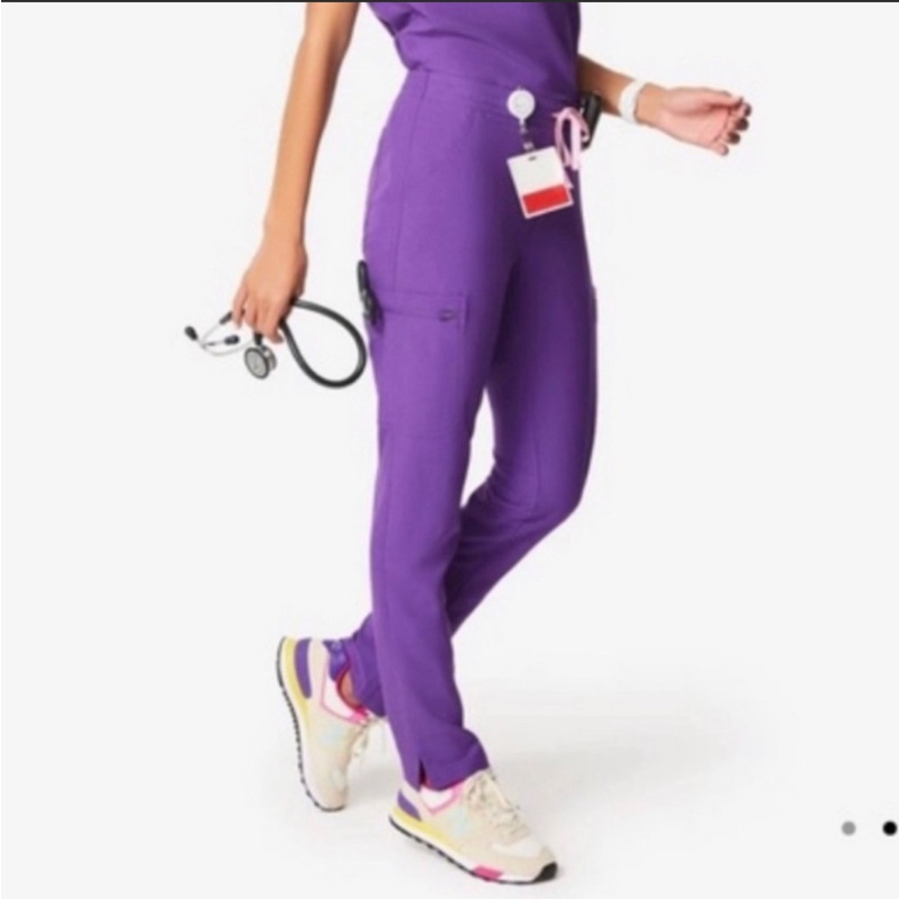 Magic purple Figs Small Scrub bottom & MEDIUM  3 pocket Casma top